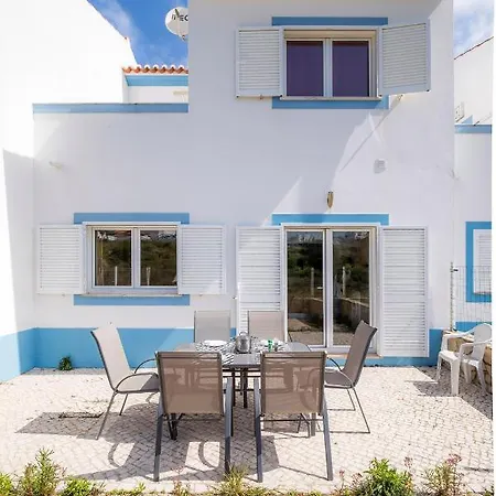 D01 - Beach & Riverside Townhouse *